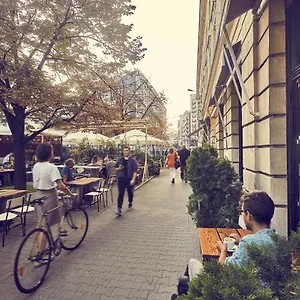 Homestay Between Us Warsaw